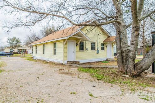 2569 High Crst Ave, Fort Worth TX 76111-1800 exterior