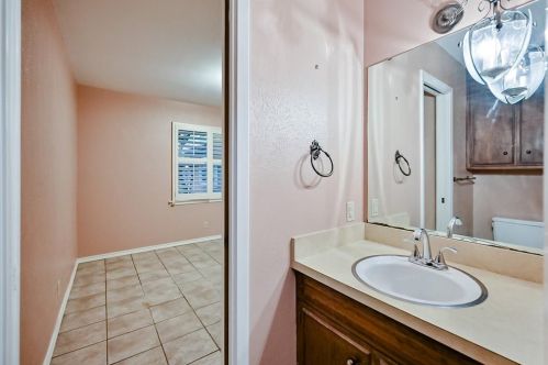 5662 Vega Dr, Fort Worth TX  76133-2962 exterior