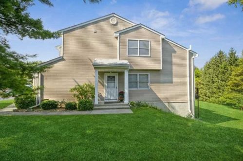 24 Deer Crossing Dr, Fishkill, NY 12524-1361