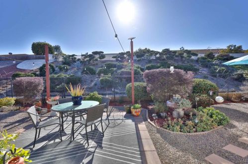 16670 Bernardo Oaks Dr, San Diego CA  92128-2837 exterior