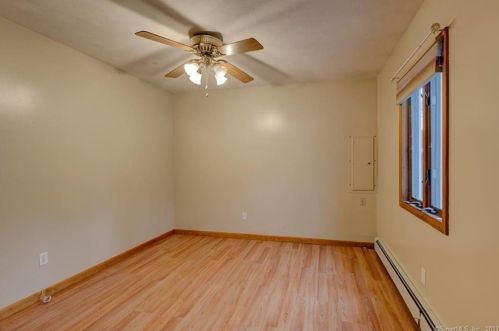 21 Moore Ave, Lyme CT  06371-1216 exterior