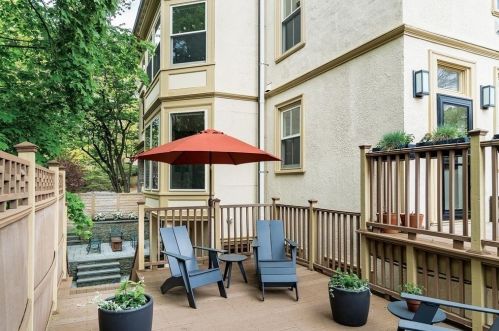 23 Regent Cir, Brookline MA  02445-3355 exterior