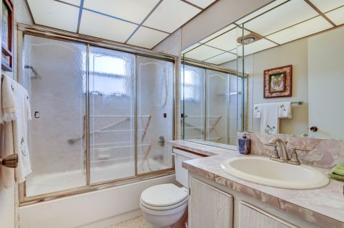 576 Burgundy L, Delray Beach FL  33484-4908 exterior