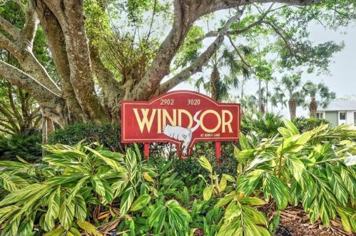 2958 Kings Lake Blvd, Naples, FL 34112-3637