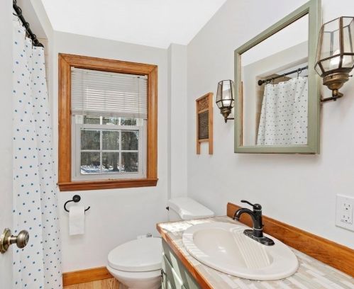 31 Division St, Holbrook MA  02343-1248 exterior