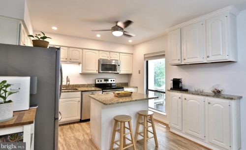 6617 Westbury Oaks Ct, Springfield, VA 22152-2517