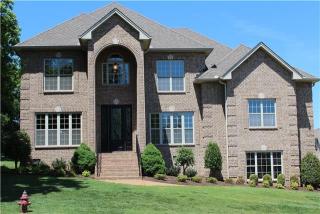 1076 Dorset Dr, Hendersonville, TN 37075-1705