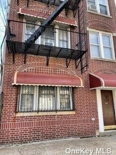 946 227th St, Bronx, NY 10466-4622