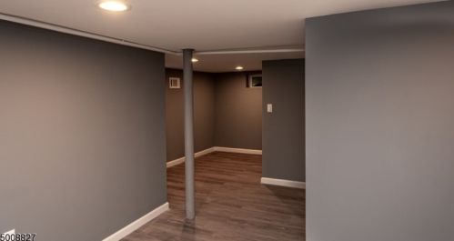 9 Pomander Walk, Nutley NJ  07110-2421 exterior