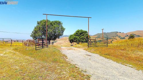 6901 Johnston Rd, Pleasanton CA  94588-9460 exterior