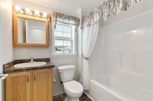 53 Hagop Rd, Salem NH 03079-3709 exterior