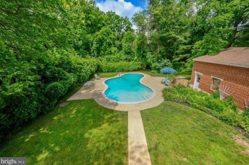 12 Cedar Ave, Berlin Boro NJ  08009-1302 exterior