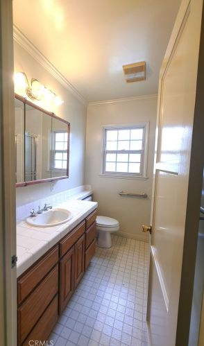 6527 Turnergrove Dr, Lakewood CA  90713-2707 exterior