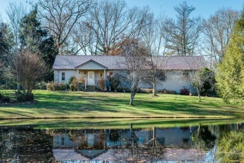 2459 Highland Ln, Crossville, TN 38555-1442