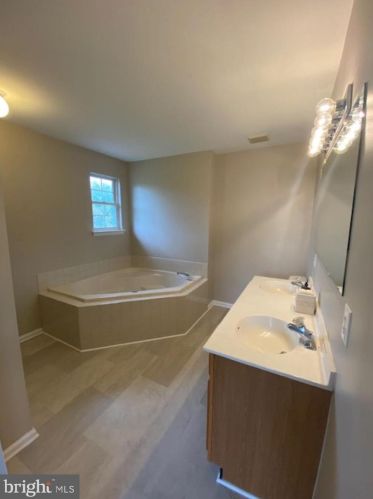 55 Kings Ct, Swedesboro NJ  08085-5033 exterior