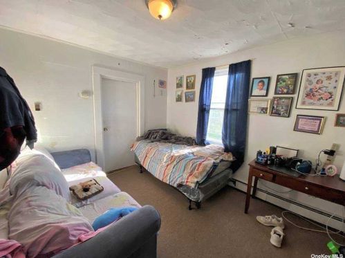 55 Railroad St, Huntington Station NY  11746-1230 exterior