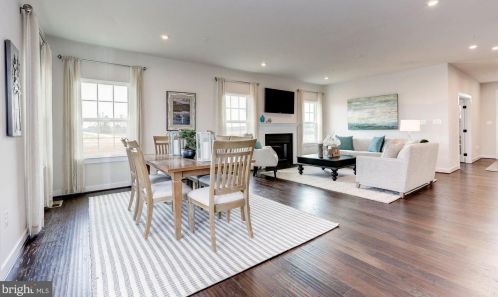 33 Winifred Dr, Hanover PA  exterior