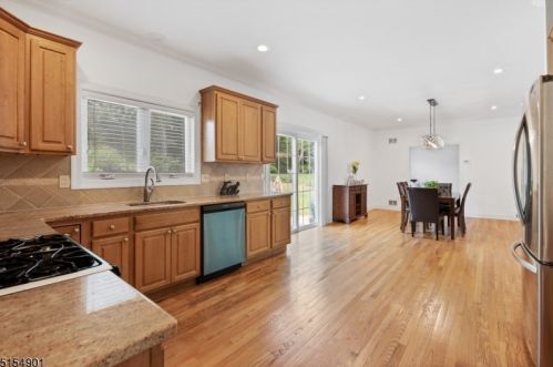 23 Alan Dr, Parsippany NJ  07054-4101 exterior