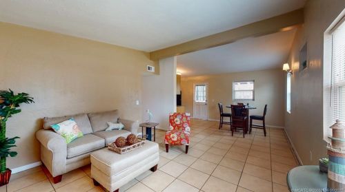 2101 3rd St, Fort Pierce, FL 34950-5404
