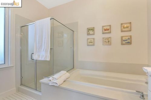 13445 Campus Dr, Oakland CA  94619-3711 exterior