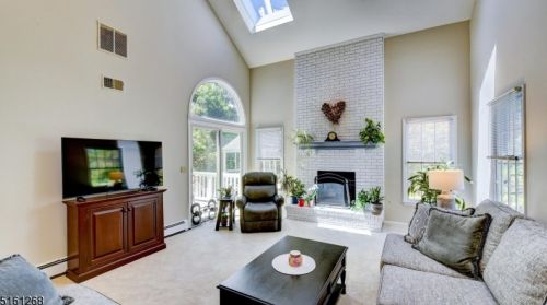 13 Buchannan Way, Flemington NJ  08822-3205 exterior