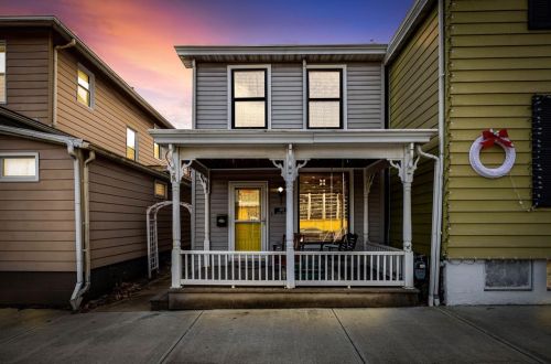 403 3 St, Aurora IN 47001-1311 exterior