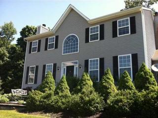 12 Shadowbrook Ln, Newburgh, NY 12550-7714