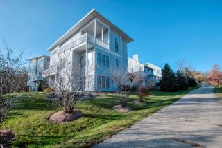 487 Mill St, Fontana, WI 53125-1241