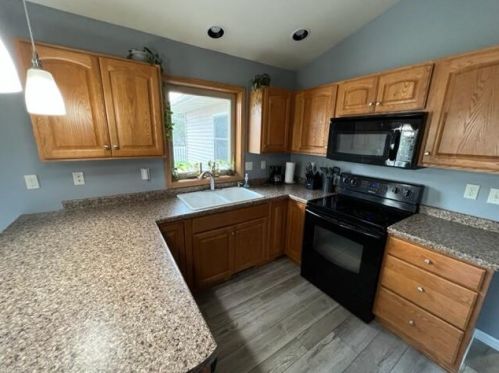 348 Woodridge Pl, Manitowoc WI  54220-7169 exterior