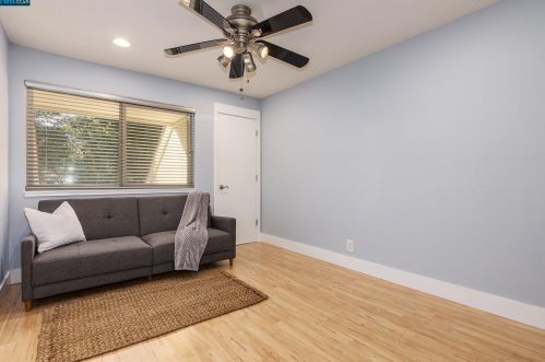 5213 Springdale Ave, Pleasanton CA 94588-3644 exterior