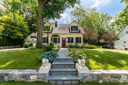 10 Osage Dr, Crotonville NY  10562-3815 exterior