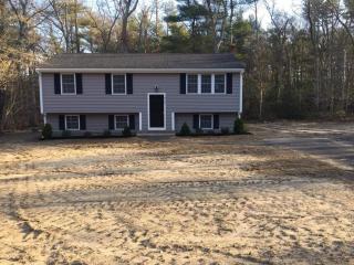 454 County Rd, Hanson, MA 02341-1612