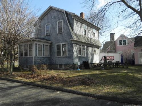 8 Lockwood Ln, Norwalk CT  06851-5818 exterior