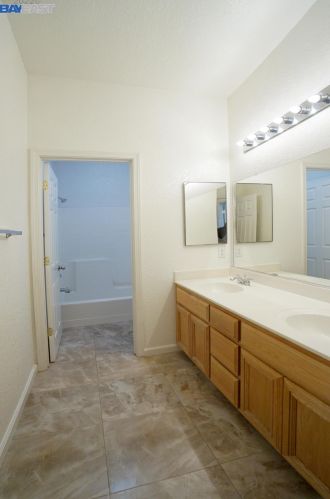 682 Vasconcellos Ave, Manteca CA  95336-8546 exterior