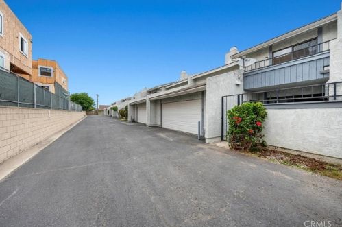18323 Western Ave, Gardena CA  90248-3852 exterior