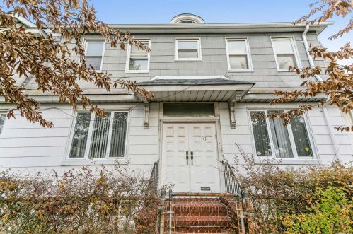 8541 122nd St, Jamaica, NY 11415-3231