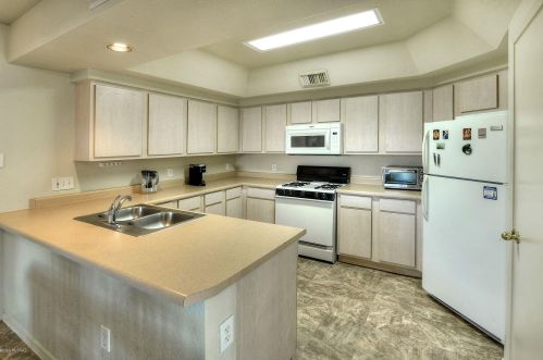 1553 Paseo La Tinaja, Green Valley, AZ 85614-3984