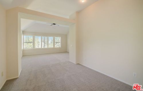 26520 Mistletoe Ct, Santa Clarita CA  91355-3525 exterior