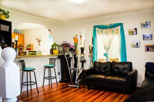 1409 Penataquit Ave, Bayshore, NY 11706-5125