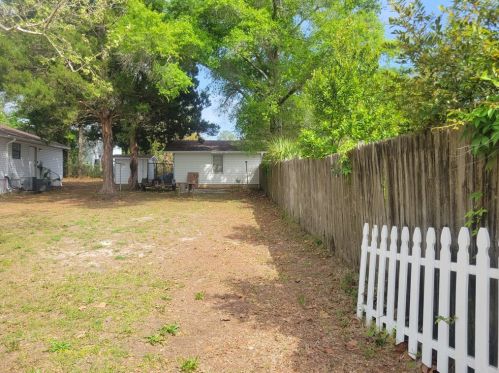 711 Avenue, Carrabelle FL  32322-6049 exterior