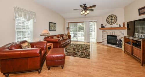 618 Park Dr, Waterford WI  53185-2890 exterior