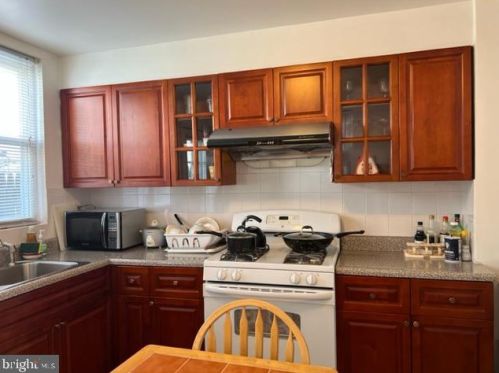 1529 Franklin St, Philadelphia, PA 19147-6420