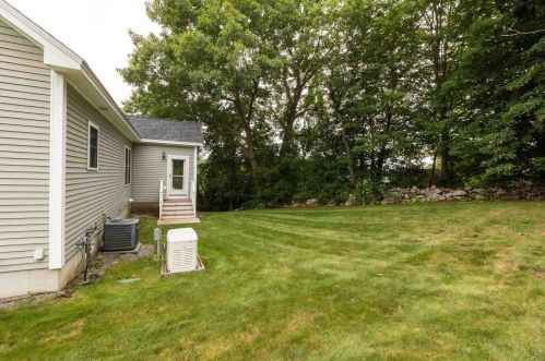 2 Sugar Plum Ln, Londonderry NH  03053-3300 exterior