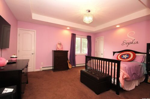 656 Sandra Ave, West Islip NY  11795-2524 exterior