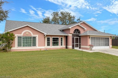2403 Bay Plz, Lehigh Acres, FL 33936-4359