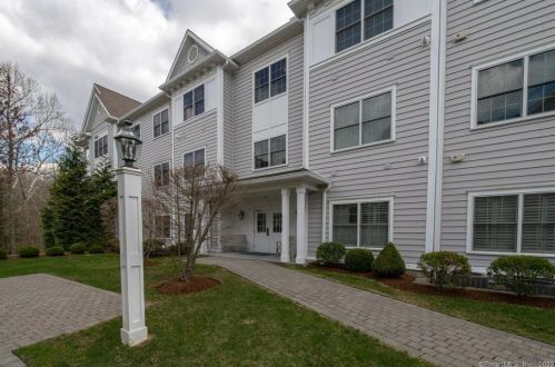 135 Stillwater Cir, Brookfield Center, CT
