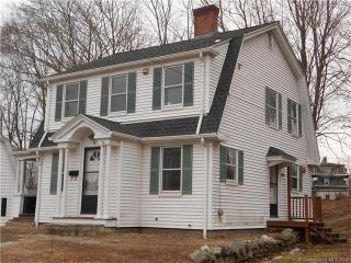 15 Bradley St, Putnam, CT 06260-2301