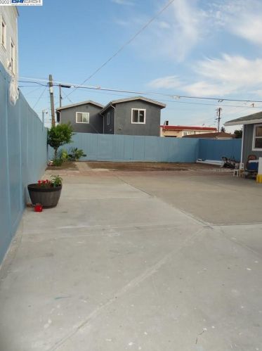 1434 Havenscourt Blvd, Oakland CA  94621-3628 exterior