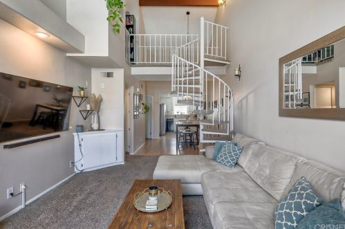 26750 Claudette St, Santa Clarita, CA 91351-4851
