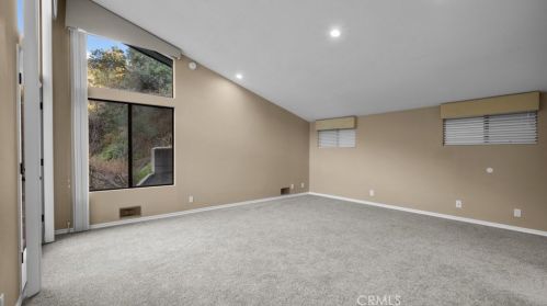 1942 Los Encinos Ave, Glendale CA  91208-2113 exterior